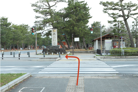 2.二条通の交差点を左折し、西へ進んでください。