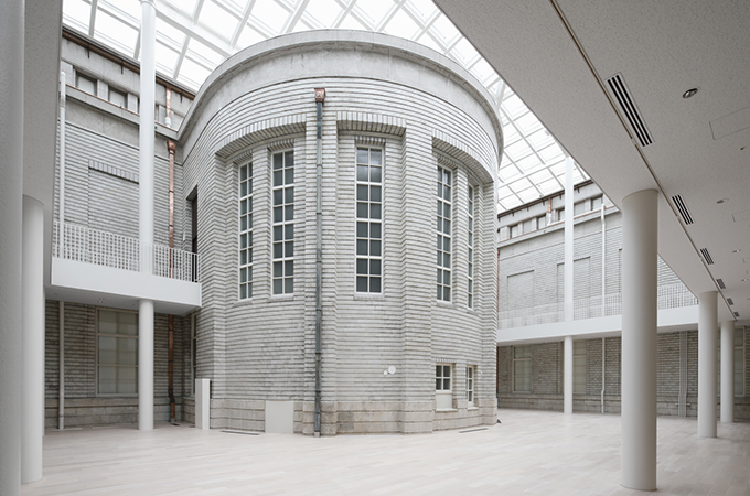 本館 光の広間 天の中庭